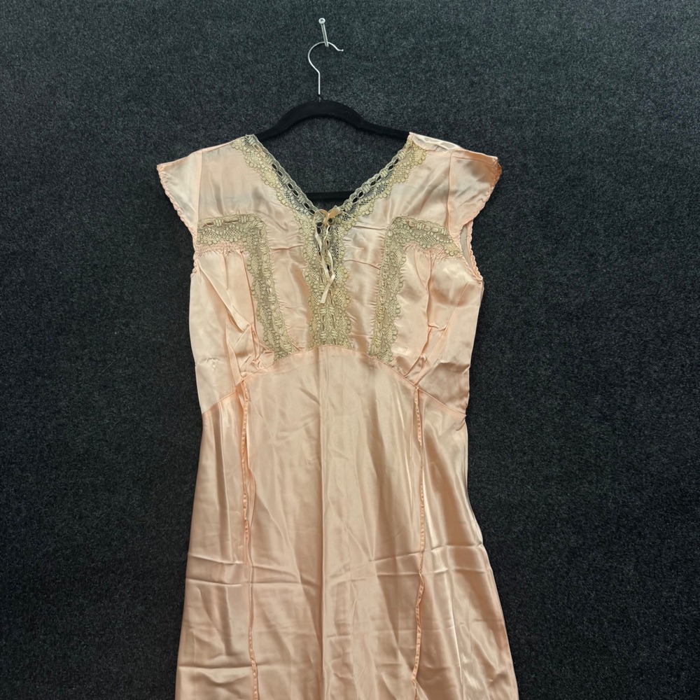 Vintage 60s Peach Satin Lace Nightgown Maxi Dress Cap Sleeve Lingerie Peach